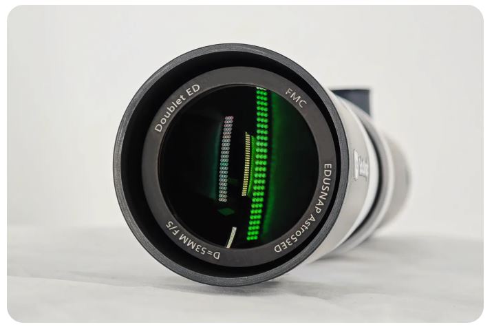  Telescopio intelligente compatto con ottica apocromatica ED da 53 mm, sistema automatico di ricerca e visione elettronica assistita. Perfetto per imaging e osservazione in tempo reale. 